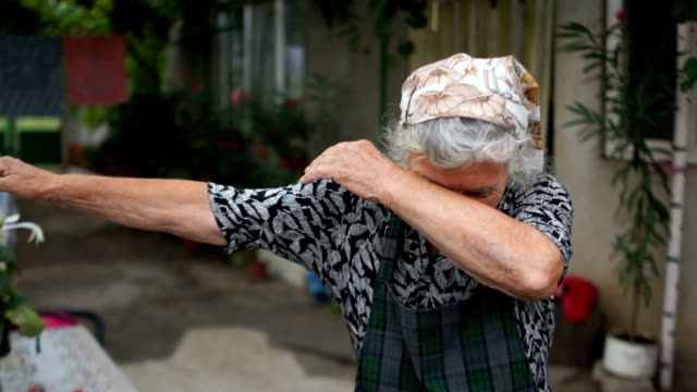 Dab is dancing a retired woman in the village. An elderly woman shows a modern youth movement. Dabing