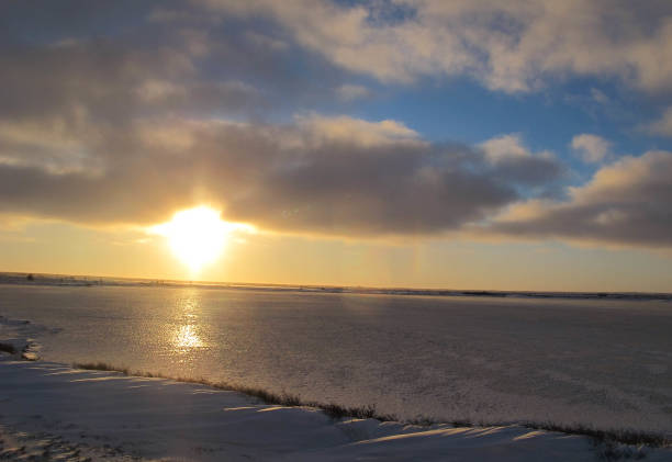 northern landscape - arctic canada landscape manitoba imagens e fotografias de stock