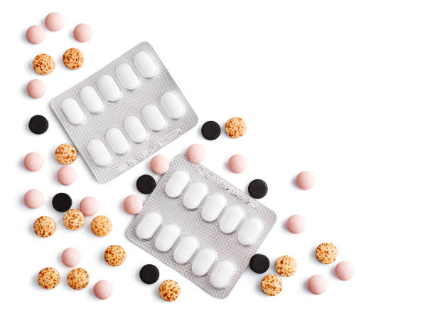различные таблетки изолированы - capsule vitamin pill red lecithin стоковые фото и изображения
