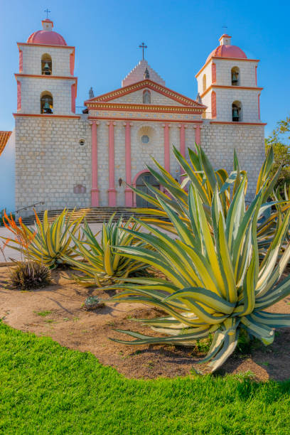 santa barbara mission with cactus garden(p) - mission santa barbara imagens e fotografias de stock