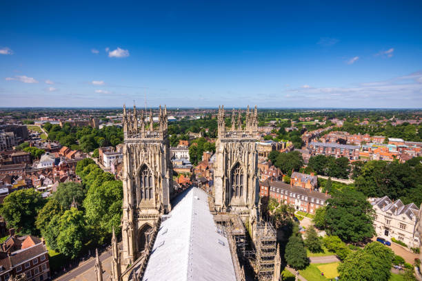 Ansicht von York aus auf Top York Minster Cathedral-Tower in York, Großbritannien – Foto