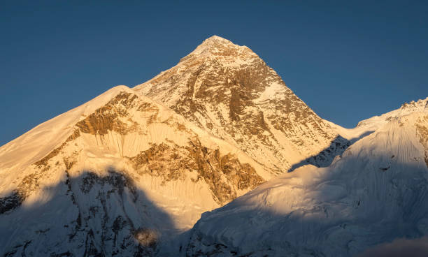 istock The Everest Peak 1027005858
