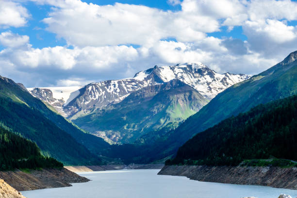 istock glacier at the kaunertal 1027013418