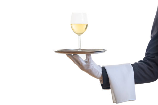 официант, послужя вино на подносе - butler champagne service waiter стоковые фото и изображения