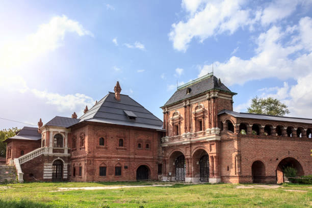 krutitsy patriarchal metochion is an operating ecclesiastical estate of russian orthodox church, located in tagansky district of moscow, russia. - patriarchal cross imagens e fotografias de stock