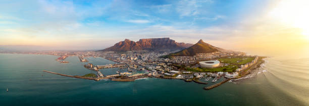 Iconic Cape Town Super high resolution establishing aerial photograph of the city of Cape Town during sunset table mountain south africa stock pictures, royalty-free photos & images