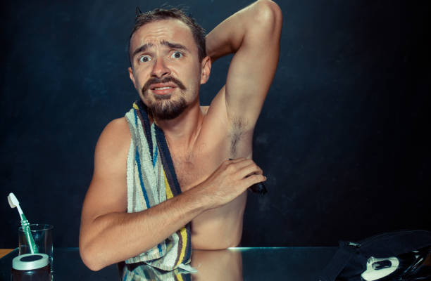 foto di bell'uomo che si rade l'ascella - hairy men shaving chest foto e immagini stock