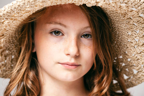 portrait of a 10 years old pretty girl  -  child teenager face hair beauty fun eyes freckles - 10 11 years child human face female imagens e fotografias de stock