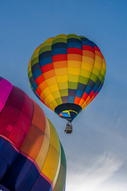 vuelos festival de globo de strathaven - heat mid air flying float fotografías e imágenes de stock