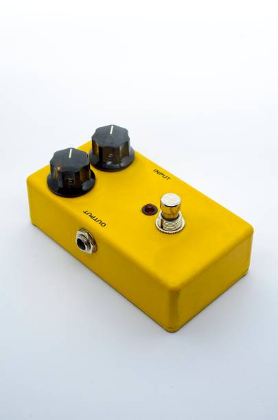 żółty pedał efektu gitary - distortion pedal zdjęcia i obrazy z banku zdjęć