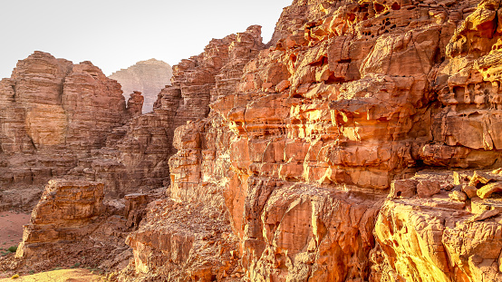 Hẻm Núi Khazali Sa Mạc Wadi Rum Jordan Hình ảnh Sẵn có - Tải xuống Hình ảnh  Ngay bây giờ - Cát, Cây bụi - Thực vật, Cảnh vật - iStock