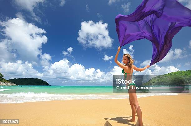 Donna Con Sarong - Fotografie stock e altre immagini di Abbronzatura - Abbronzatura, Acqua, Adulto