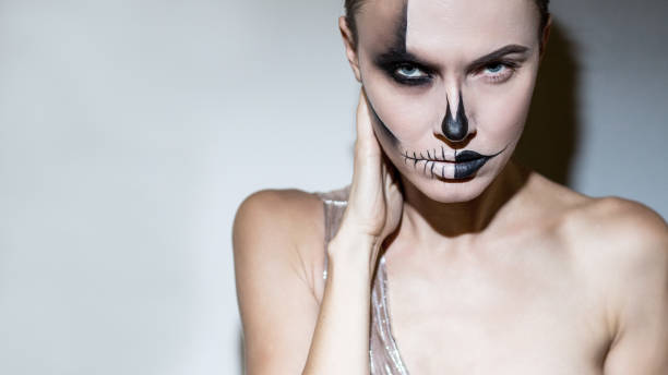 halloween femme - sensuality halloween witch devil photos et images de collection