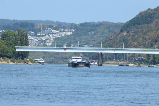 вид вдоль реки рейн в кобленце - koblenz rhine river river city стоковые фото и изображения