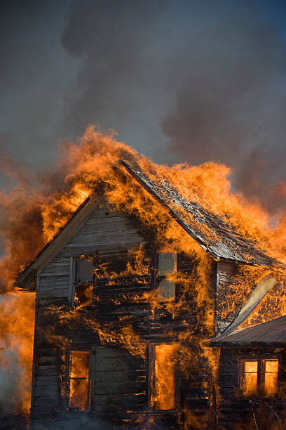 blazing wrack - house on fire stock-fotos und bilder
