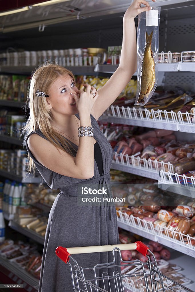 Faugh, que rotten peixe em loja - Foto de stock de Comércio - Consumismo royalty-free