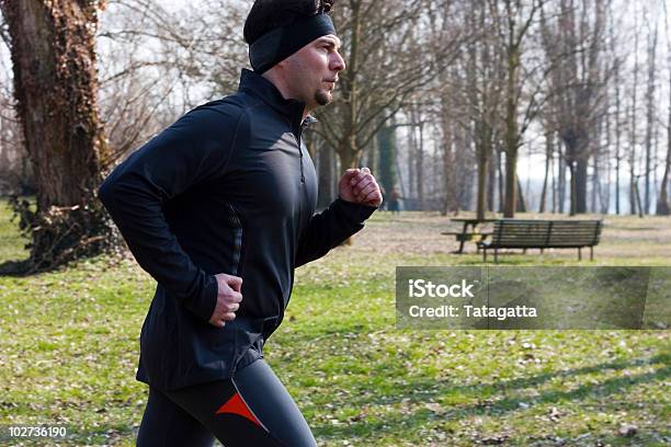 Foto de Corrida No Parque e mais fotos de stock de Adulto - Adulto, Aeróbica, Atividade Física