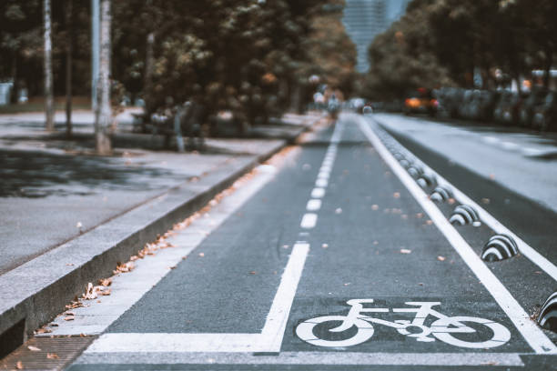 自転車レーンの道路標識 - bicycle sign symbol bicycle lane ストックフォトと画像