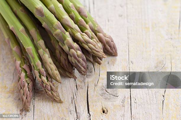 Photo libre de droit de Oraganic Asperge banque d'images et plus d'images libres de droit de Aliment - Aliment, Aliment cru, Aliments et boissons