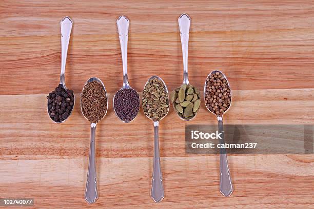 Spoons De Spice Foto de stock y más banco de imágenes de Alimentos deshidratados - Alimentos deshidratados, Cardamomo, Color - Tipo de imagen