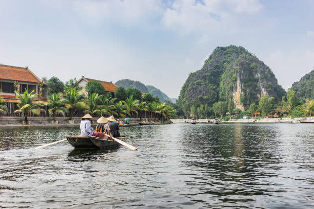 ヴァン ドンラム村、ベトナム ブンタウ路面電車桟橋からボートに乗る。 - 3445 ストックフォトと画像