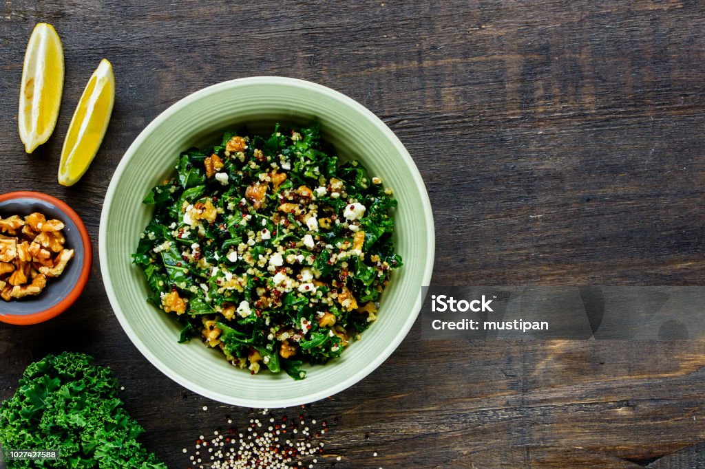 Chou frisé et quinoa salade - Photo de Salade composée libre de droits