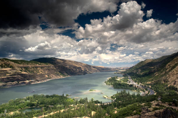istock Rowena Crest, Columbia Gorge, Oregon 1027443904