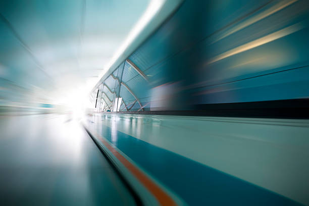 magnetischer levitation zug - trail subway platform speed people stock-fotos und bilder