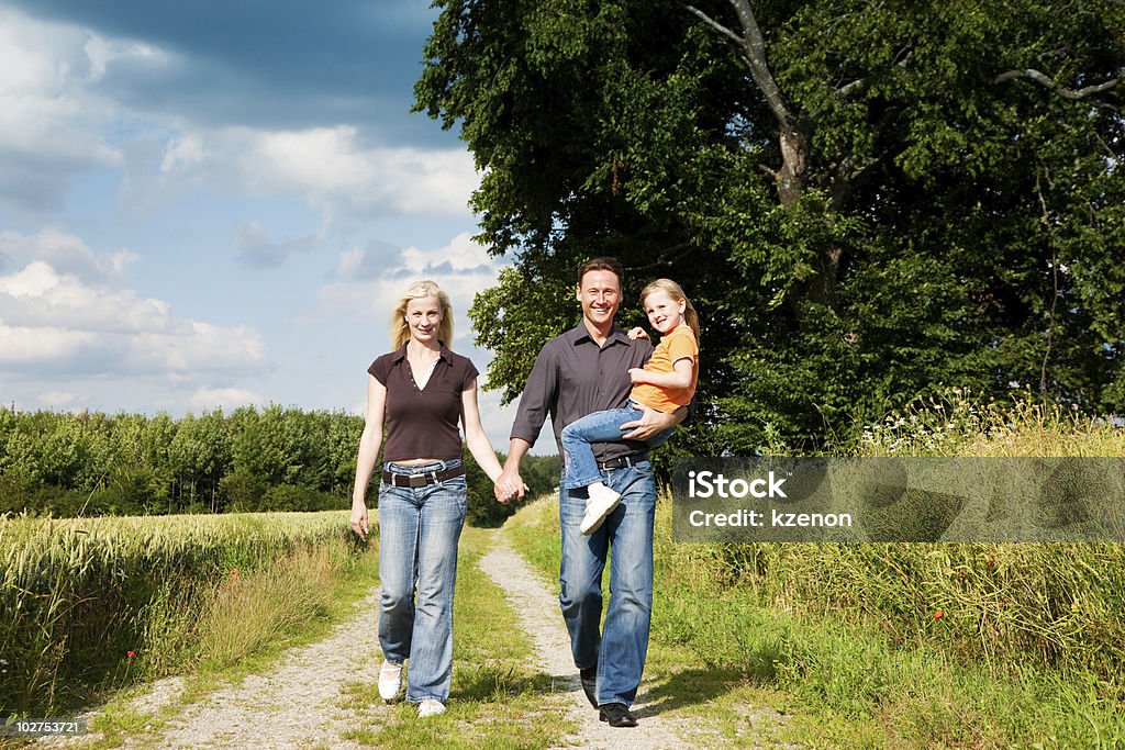 Família tendo um passeio transporte de crianças - Royalty-free Andar Foto de stock