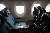 leere-flugzeuge-premium-economy-class-sitzen-und-windows.jpg?b=1&s=170x170&k=20&c=C6kOYHb0gyK5cg1T85yvfzP4PtWR4k9ltGFUx0UmFBg=