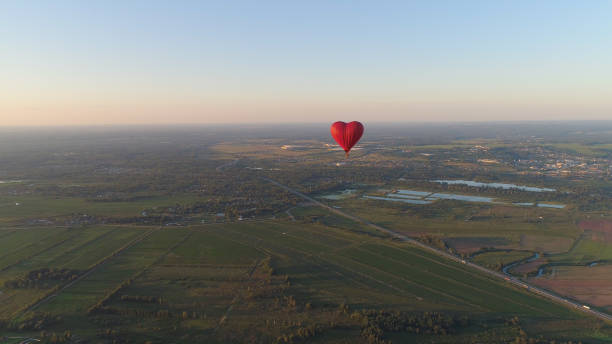 istock Hot air balloon shape heart in sky 1027618832
