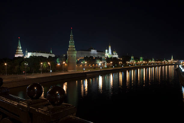 kremlin - night in the city - fotografias e filmes do acervo