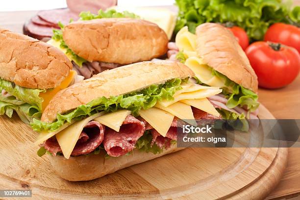 Grupo De Sabrosos Sándwiches Foto de stock y más banco de imágenes de Alimento - Alimento, Alimentos cocinados, Bocadillo