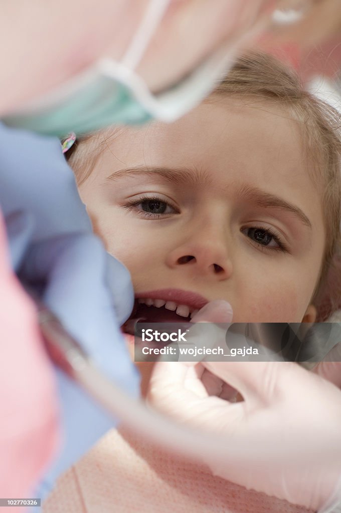 Dziewczynka u dentysty - Zbiór zdjęć royalty-free (Badanie lekarskie)
