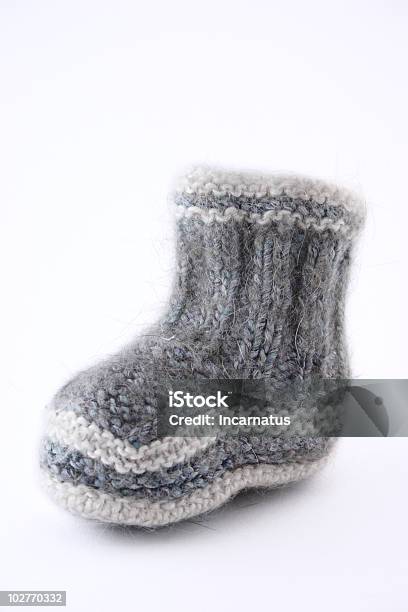 Childrens Bootee Collegato In Lana - Fotografie stock e altre immagini di Abbigliamento - Abbigliamento, Accudire, Affettuoso