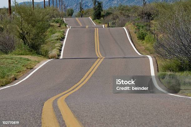 Irregolare Strada Di Campagna - Fotografie stock e altre immagini di Irregolare - Irregolare, Strada, Deserto