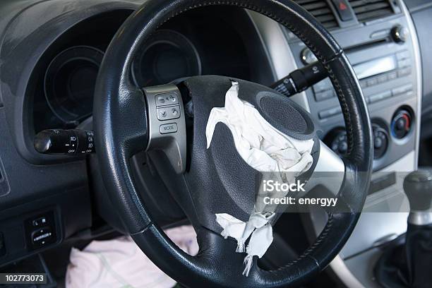 Airbag Após Um Acidente - Fotografias de stock e mais imagens de Airbag - Airbag, Volante - Peça de Veículo, Acidente - Conceito