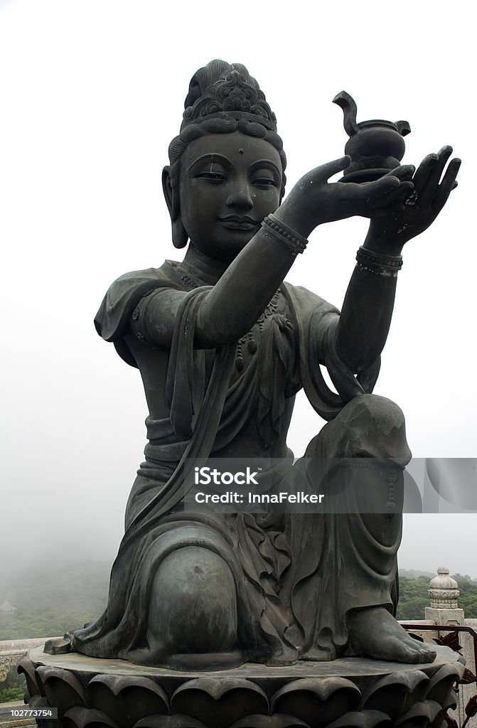 Buddhistic Tian Tan Buddha Statue () на Лантау (Гонконг). - Стоковые фото Азия роялти-фри
