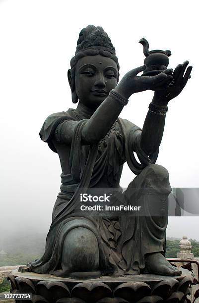 Buddhistic Tian Tan Buddha Statue — стоковые фотографии и другие картинки Азия