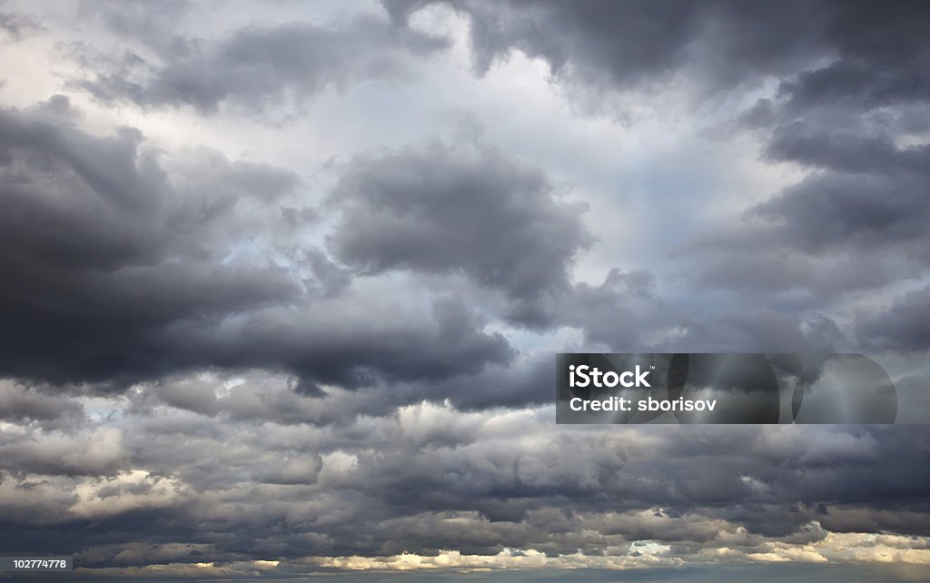 Stormy cielo - Foto stock royalty-free di Nuvoloso