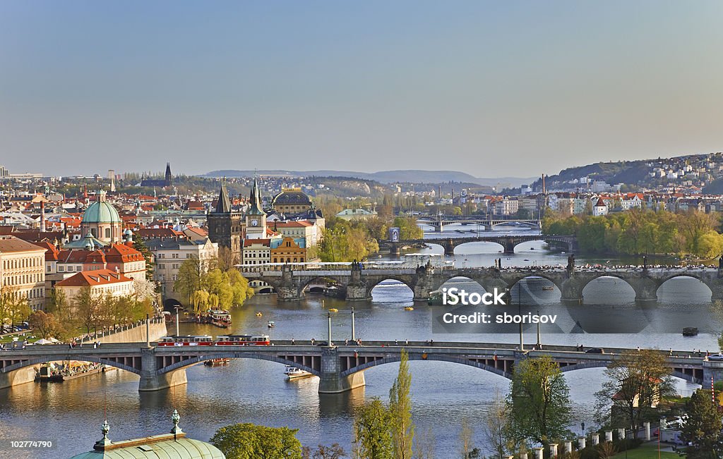 Puentes de Praga en la puesta de sol - Foto de stock de Agua libre de derechos