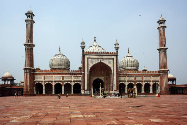 new delhi, the jama masjid - delhi india islam jama masjid imagens e fotografias de stock