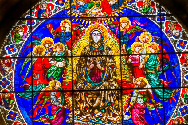 virgin mary rose window stained glass duomo cathedral florence italy - rose window florence italy cathedral tuscany imagens e fotografias de stock