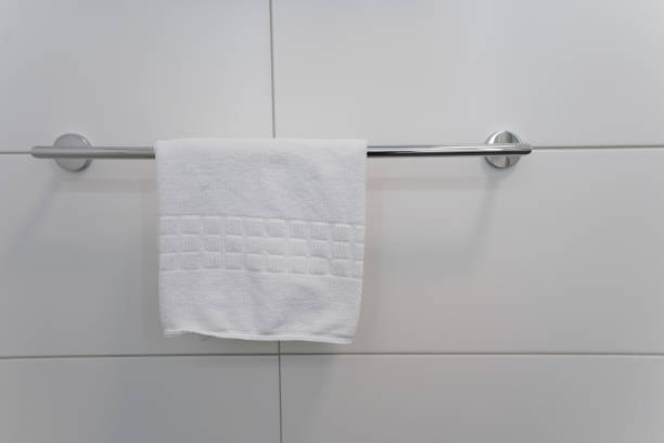 immagine bagno asciugamano - towel hanging bathroom railing foto e immagini stock