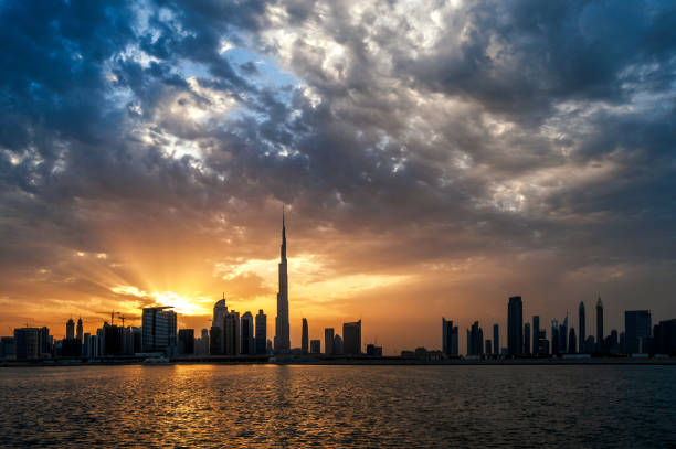 piękna panorama dubaju w centrum miasta. dubai, zjednoczone emiraty arabskie - sheik zayed road obrazy zdjęcia i obrazy z banku zdjęć