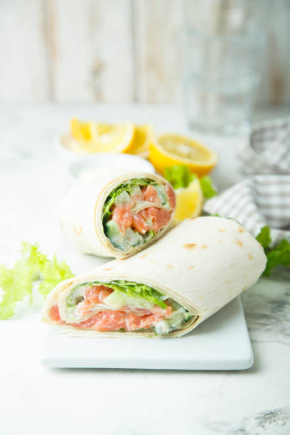 salmon wrap sandwiches - shawl imagens e fotografias de stock