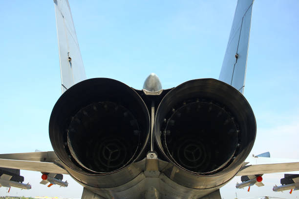 detalles del motor de avión jet de combate. - aerospace industry engineer wind tunnel engineering fotografías e imágenes de stock