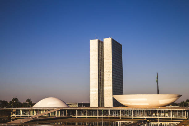 Side view from the national congress in brasília Brasília, DF, Brazil - August 12, 2018: Side view from the Nacional congress. This place is located at Eixo Monumental in Brasília/DF and this place was structured by the architect Oscar Niemayer senate photos stock pictures, royalty-free photos & images