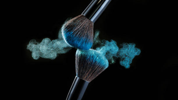 make up brush with powder splashes on black background - face powder exploding make up dust imagens e fotografias de stock