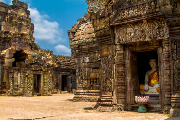 nokor bachey pagoda, kampong cham, camboya - cham mask fotografías e imágenes de stock